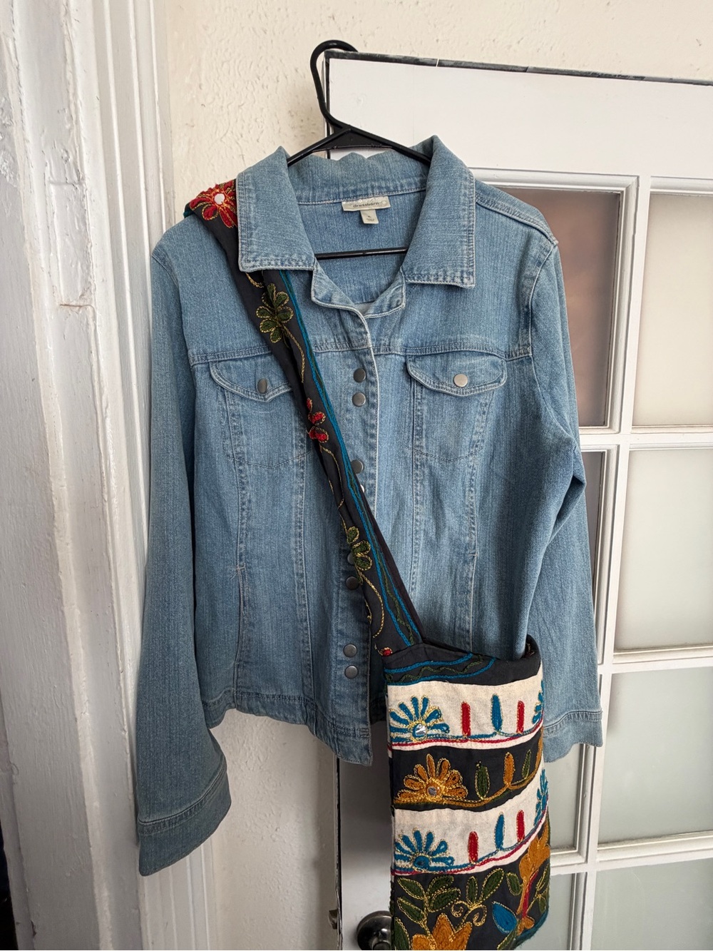 Dress Barn Light Blue Denim Jacket w free zip up embroidered bag